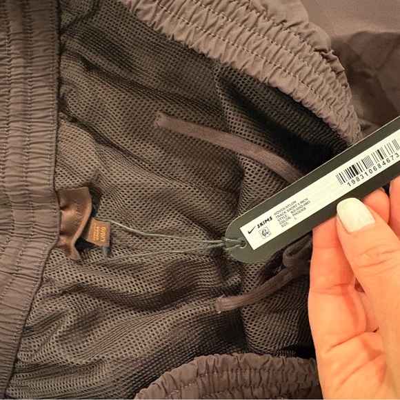 Skims Nike woven nylon 5" track shorts in L (exclusive color) - Picture 4 of 4